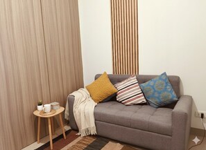 Desk, free WiFi - Mall of Asia - Cheap Accommodations (Pasay)