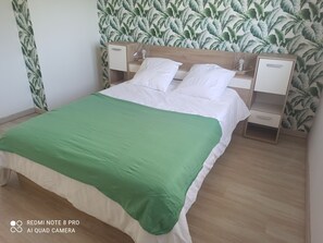 3 dormitorios, tabla de planchar con plancha, wifi y ropa de cama