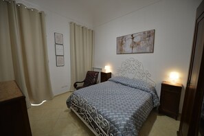 Classic-Apartment, 1 Schlafzimmer, Haustiere gestattet, Stadtblick | Schreibtisch, laptopgeeigneter Arbeitsplatz, Verdunkelungsvorhänge