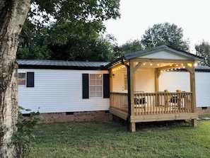 Property grounds - Cozy Remodeled 2BR/2BA Home Near Inman & Highway 9 (Inman)