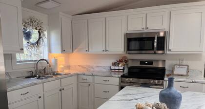 Cozy Remodeled 2BR/2BA Home Near Inman & Highway 9