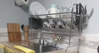 Charles' Hideaway by Digby Ferry/UNB/Hospital/City