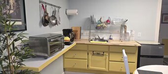 Charles' Hideaway by Digby Ferry/UNB/Hospital/City