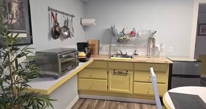 Charles' Hideaway by Digby Ferry/UNB/Hospital/City