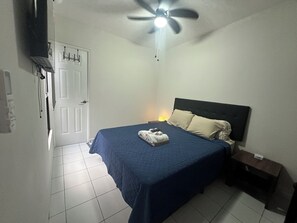 3 室のベッドルーム、アイロン / アイロン台、WiFi (無料)、ベッドシーツ