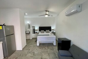 Free WiFi - Lavish Studio w Kitchen Downtown (Isla Mujeres)