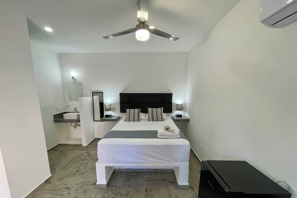 Studio, Patio | Free WiFi - Lavish Studio w Kitchen Downtown (Isla Mujeres)