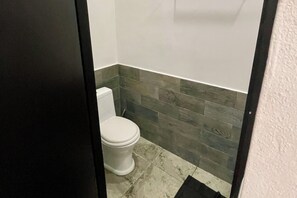 Bathroom - Lavish Studio w Kitchen Downtown (Isla Mujeres)