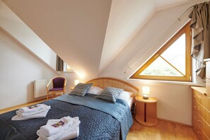 3 chambres, fer et planche à repasser, Wi-Fi, draps fournis