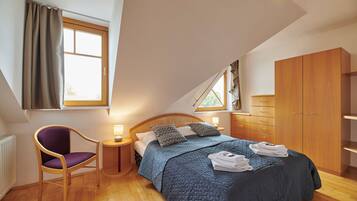 3 bedrooms, iron/ironing board, WiFi, bed sheets