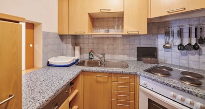 DAS BURGENNEST, bathrobe access to the Lutzmannsburg thermal spa, garden, parking lot