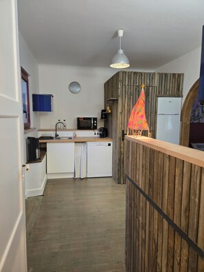 Micro-ondes, four, plaque de cuisson, lave-vaisselle