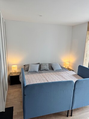 2 chambres, fer et planche à repasser, Wi-Fi, draps fournis