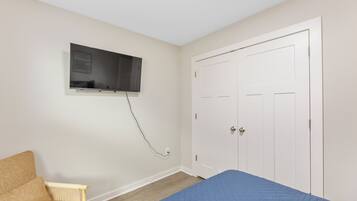 3 Schlafzimmer, Schreibtisch, BĂŒgeleisen/BĂŒgelbrett, kostenloses WLAN