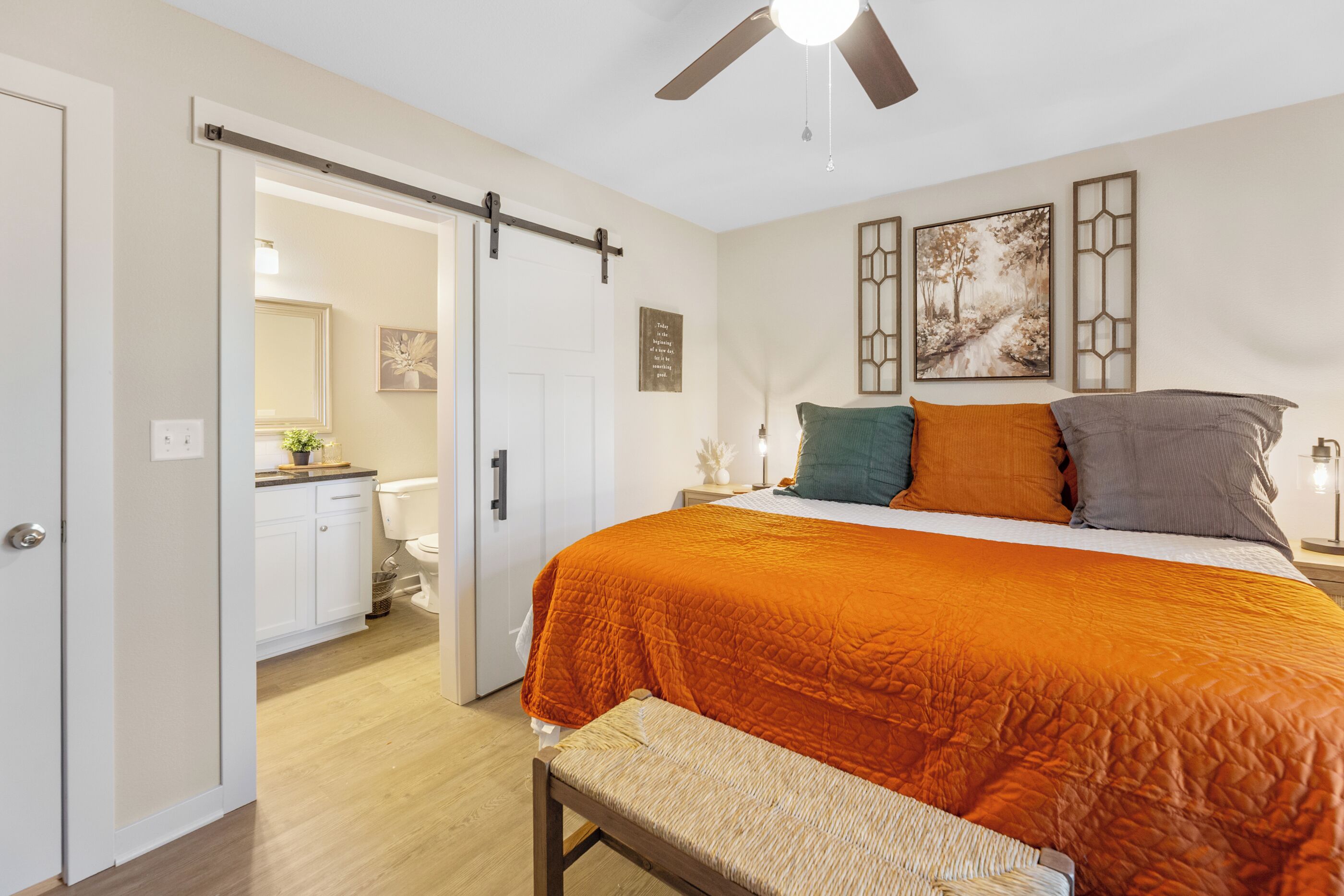 3 soveværelser, skrivebord, strygejern/strygebræt, weekendseng