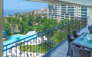 Outdoor dining - 3-bedroom apartment in delightful Marina Vallarta in Puerto Vallarta (Puerto Vallarta)