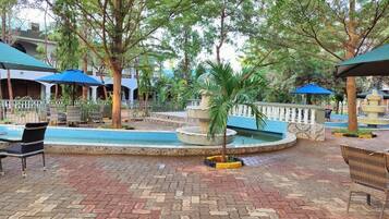 حمّام سباحة خارجي