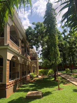 المنشأة من الخارج