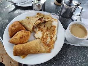 Ilmainen päivittäinen mannermainen aamiainen 