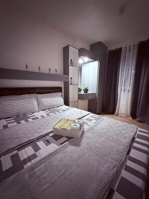 2 bedrooms, WiFi, bed sheets