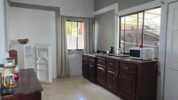 Standard House, 2 Bedrooms, Non Smoking | Private kitchen