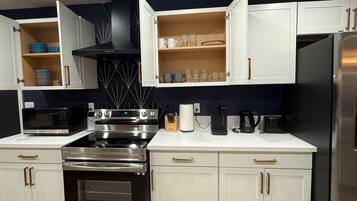 Micro-ondes, four, plaque de cuisson, lave-vaisselle