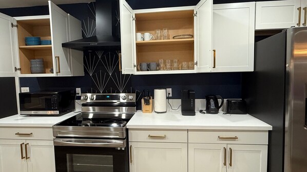 Micro-ondes, four, plaque de cuisson, lave-vaisselle