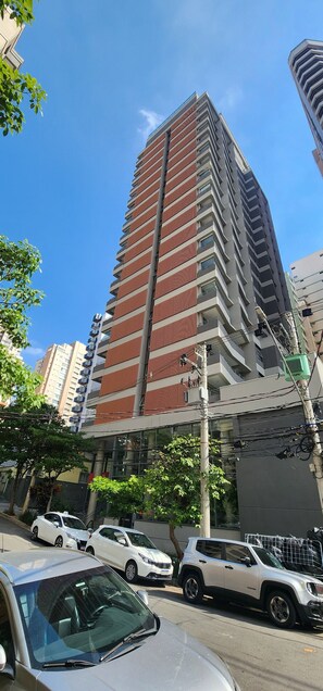 Exterior - Comfortable studio apartment in Perdizes - Allianz Parque with pool and rooftop. (São Paulo)