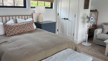 1 bedroom, internet, bed sheets