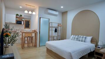 Standard Room, Non Smoking, Microwave | Living area | 45-inch Smart TV with digital channels