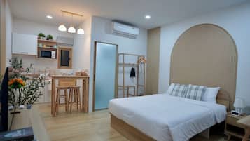 Standard Room, Non Smoking, Microwave | Desk, laptop workspace, free WiFi