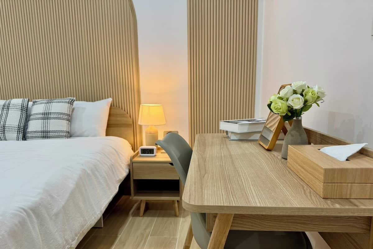 Standard Room, Non Smoking, Microwave | Desk, laptop workspace, free WiFi