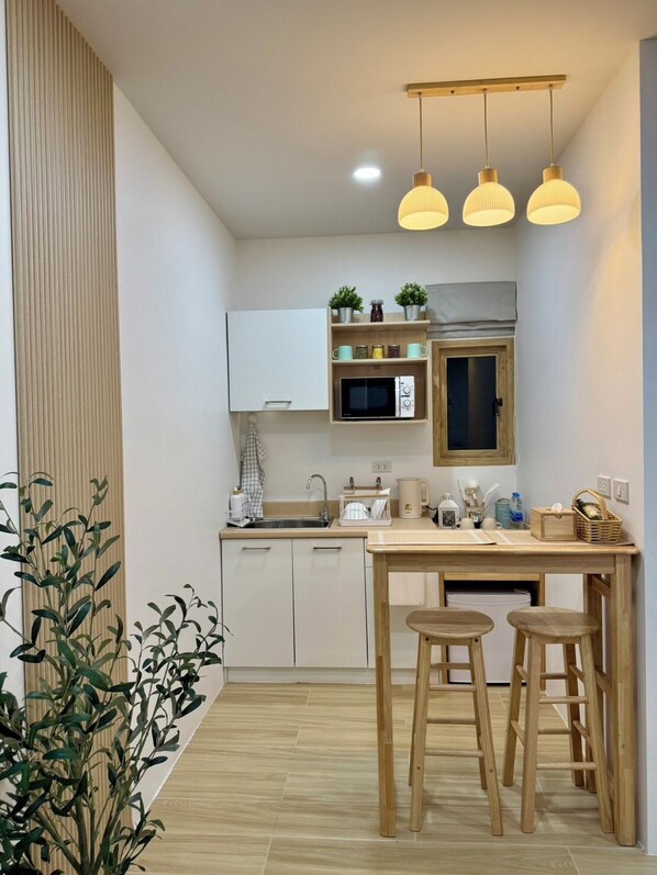 Standard Room, Non Smoking, Microwave | Desk, laptop workspace, free WiFi