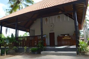 Unclassified image, 5 of 24, button - Meket Bungalows (Bali)