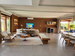 TV - Where I wanted to be on Bird Island in Praia do Forte (Açu da Torre)