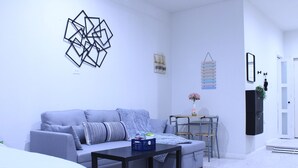 Living area - Entire studio w/private entrance near Hwy, Playgrounds and parks (Richmond)