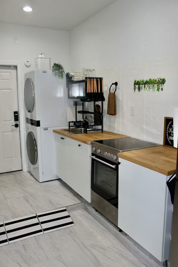 Fridge, microwave, oven, stovetop