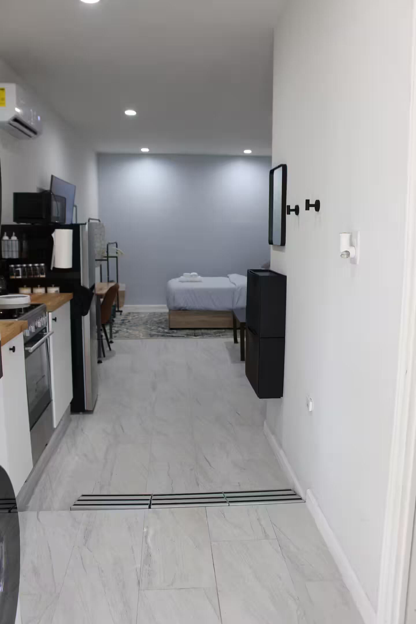 1 多间卧室、办公桌、熨斗/熨衣板、旅行婴儿床