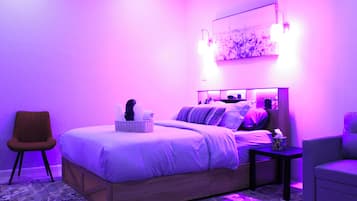 1 dormitori, escriptori i planxa i posts de planxar