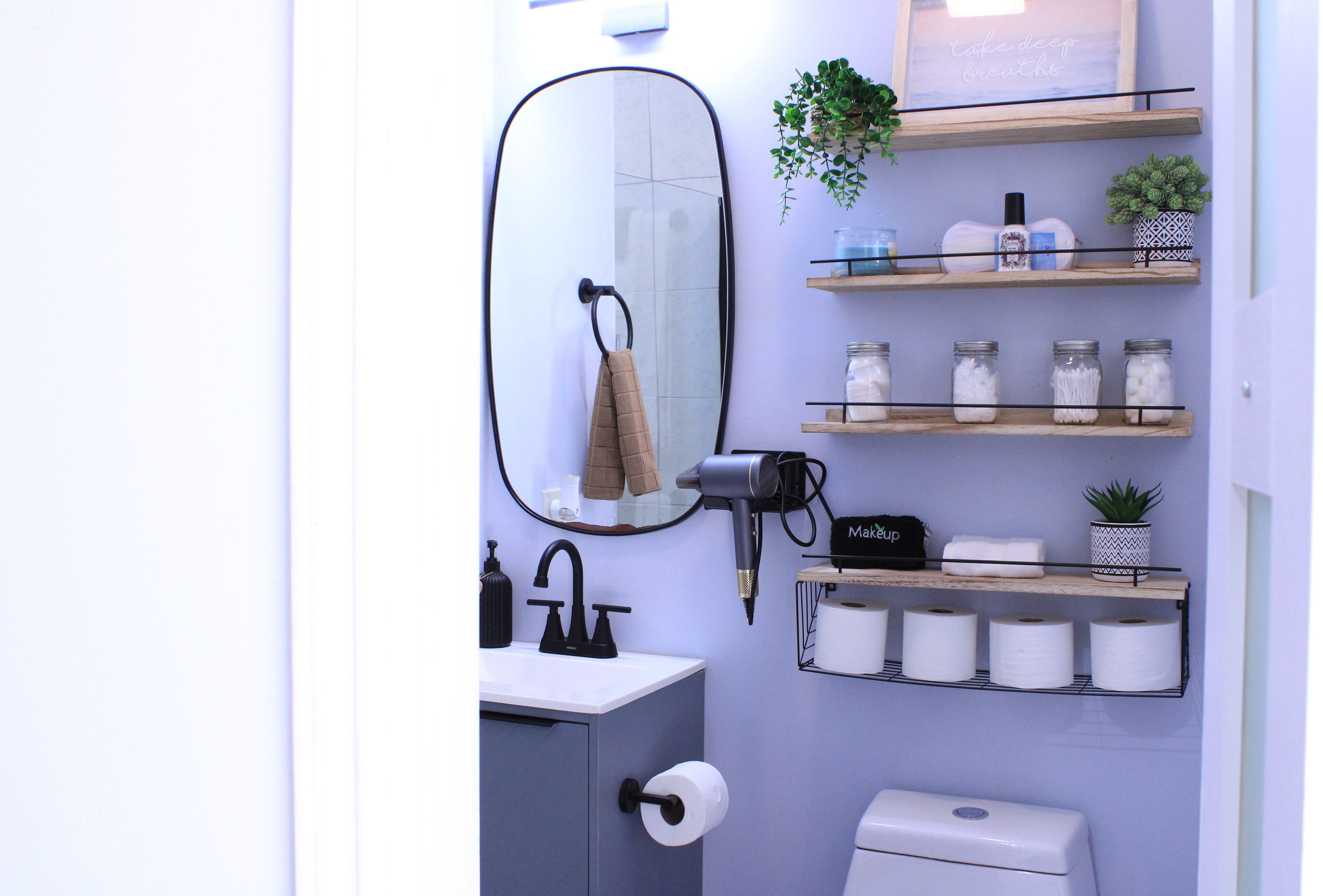 Dutxa, assecador de cabells, tovalloles i sabó 