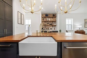 Interior - Blocks to the Strand and to the Seawall (Galveston)