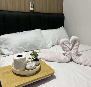 1 bedroom, bed sheets - Cozy Haven | Pool View (Pasay City)