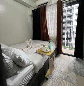 1 bedroom, bed sheets - Cozy Haven | Pool View (Pasay City)