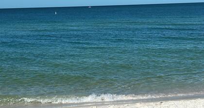 Charming 2-bedroom cottage in lovely Fort Myers Beach located 2 miles from beach