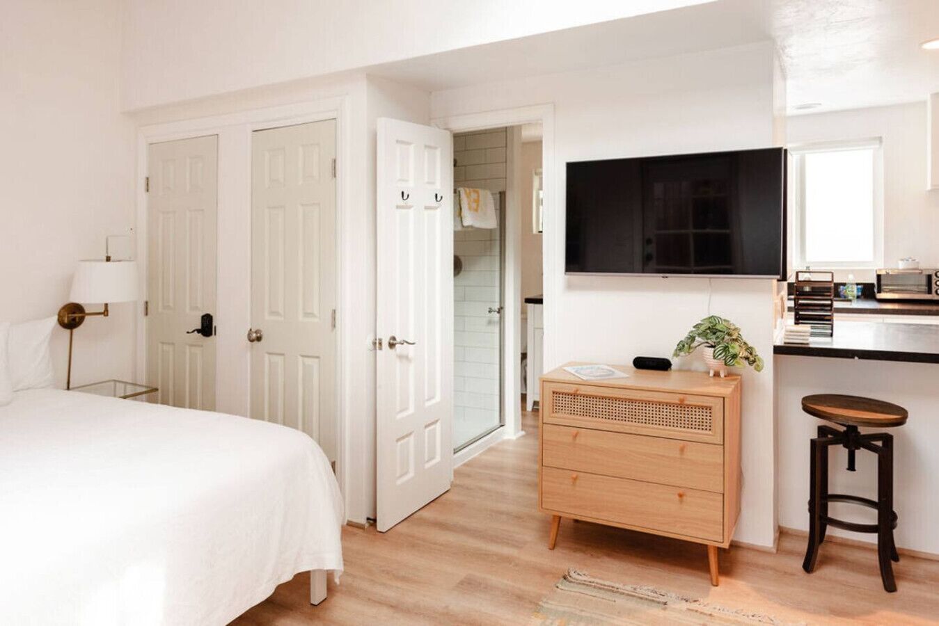 1 sovrum, skrivbord, strykjärn/strykbräda och wi-fi