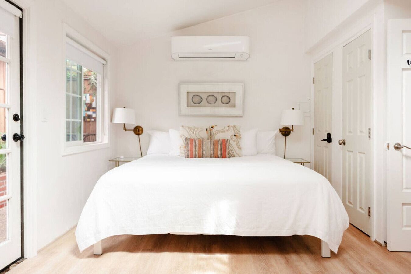 1 habitación, escritorio, tabla de planchar con plancha y wifi 