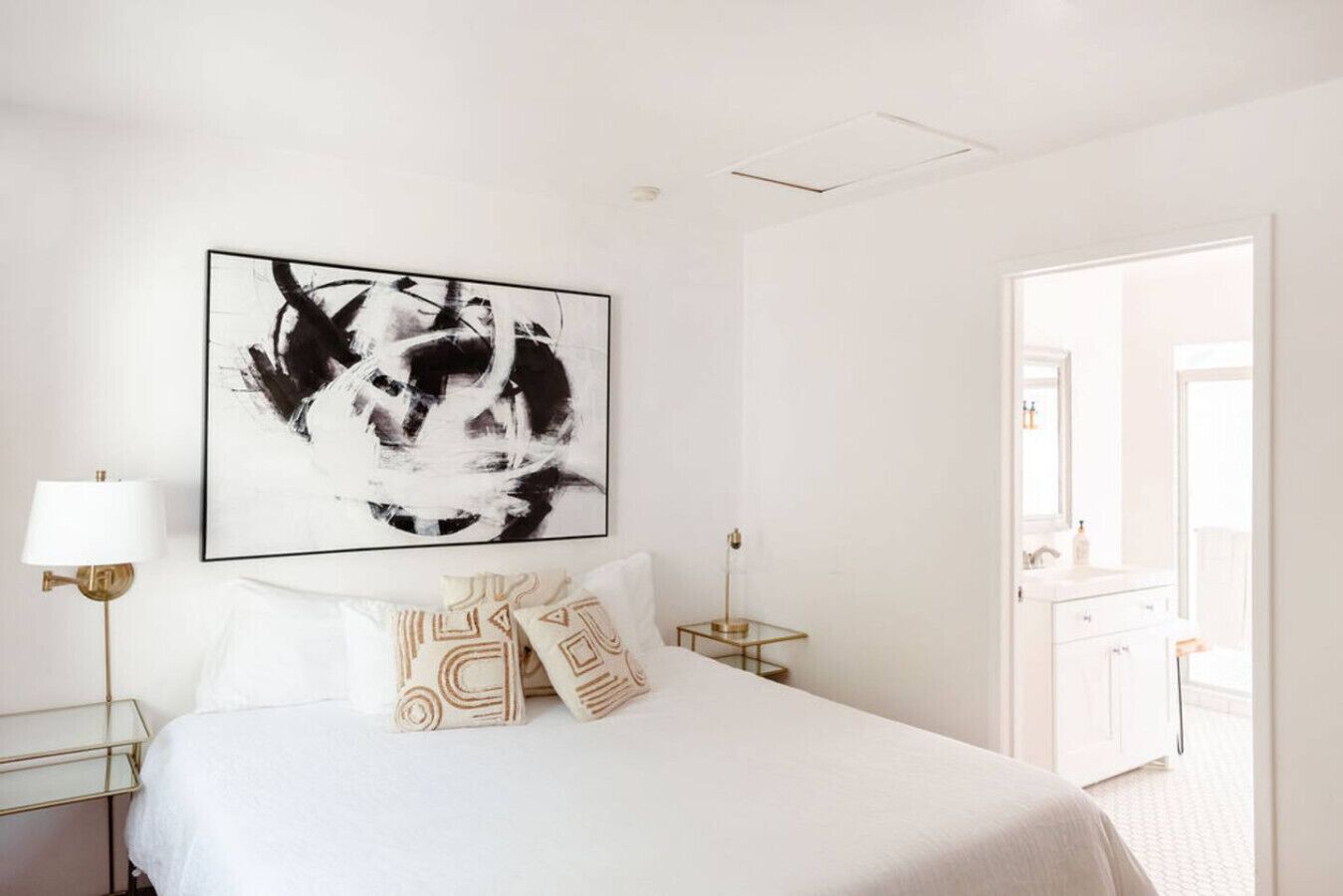 1 bedroom, desk, iron/ironing board, WiFi