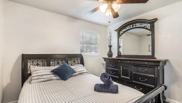 2 bedrooms, iron/ironing board, WiFi, bed sheets