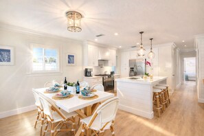 Dining - Las Olas Oasis: Heated Pool, Hot Tub, Near Beach (Fort Lauderdale)