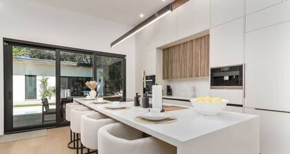 Luxury Miami Oasis Heated Pool & BBQ w/ Guesthouse